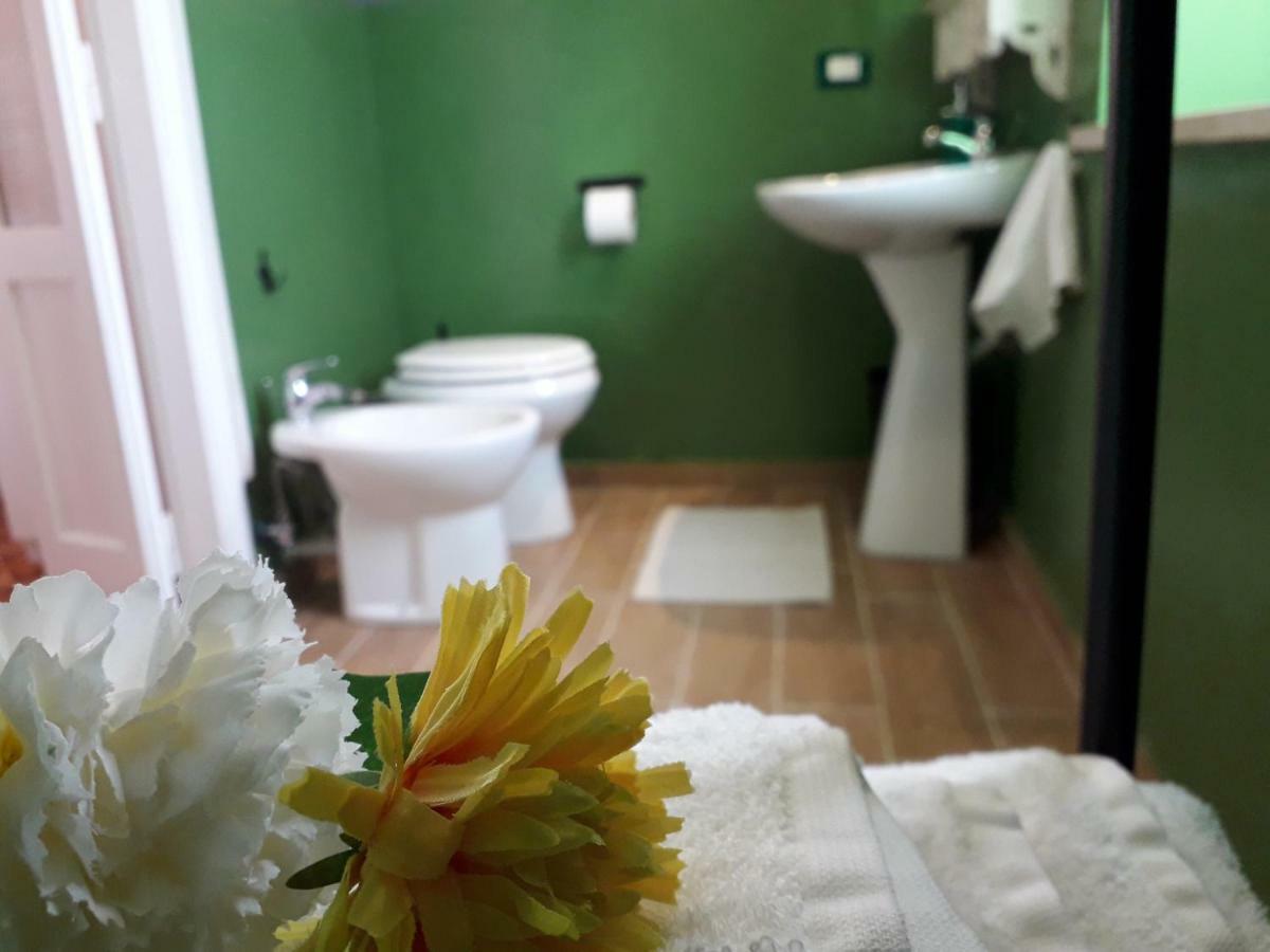 Alle Preci Country House Santa Restituta Luaran gambar